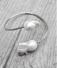 SEA PEARLS TWISTED DROP ARMBAND