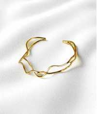 WAVES GULD ARMBAND, MELLAN