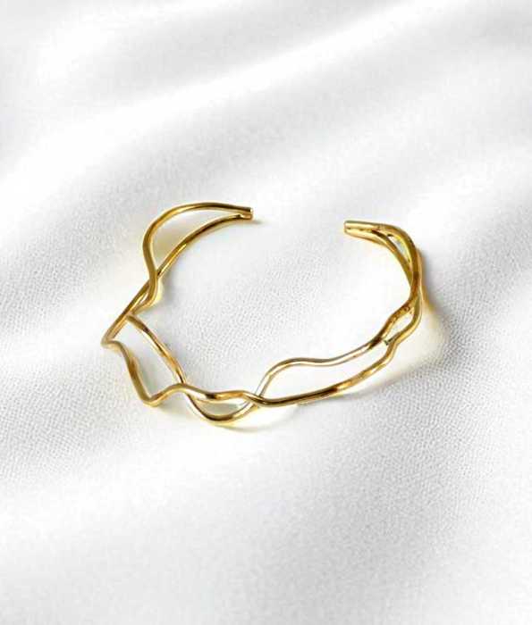 WAVES GULD ARMBAND, MELLAN