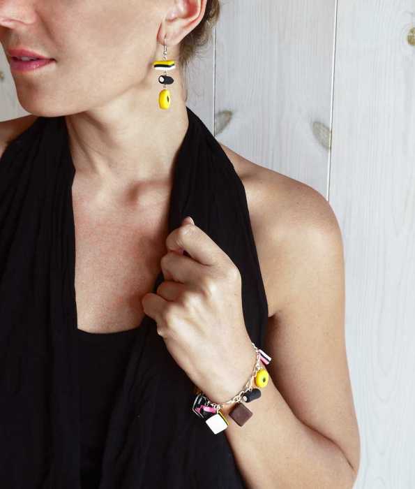 BASSETS ÖRHÄNGEN, GULA-LÅNG