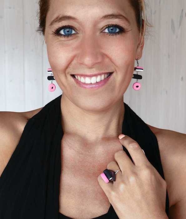 BASSETS ÖRHÄNGEN, ROSA-LÅNG