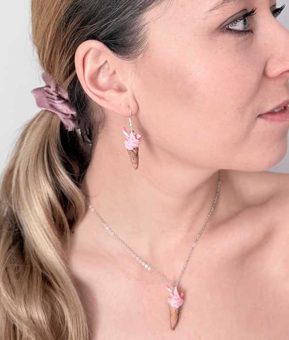 MJUKGLASS ÖRHÄNGEN, JORDGUBB