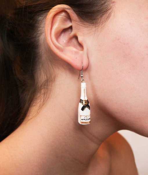 CHAMPAGNE ÖRHÄNGEN, VITA