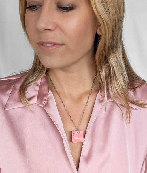 CHOKLADPRALIN HALSBAND, FYRKANT