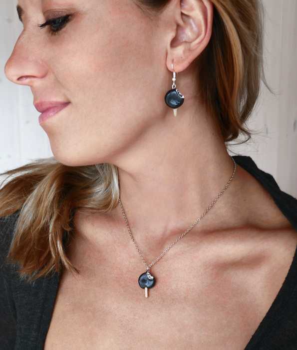 LAKRITSPUCK ÖRHÄNGEN