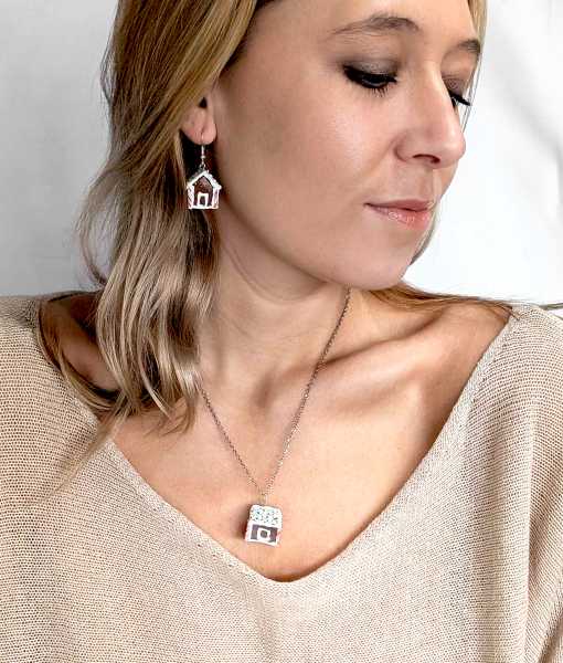 PEPPARKAKA HALSBAND, HUS