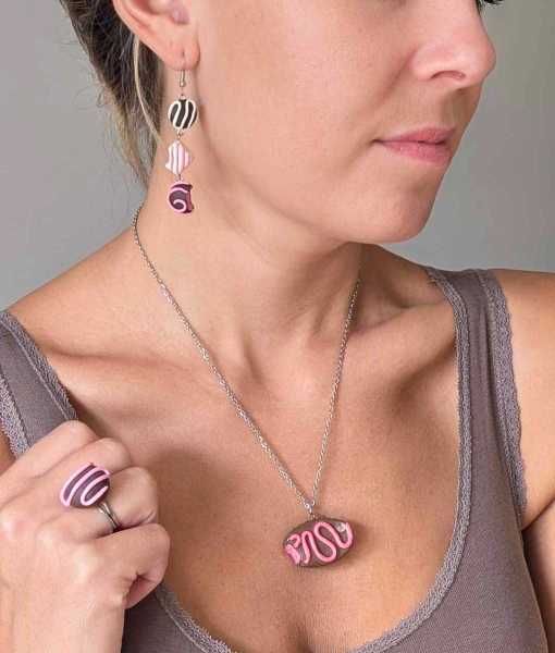 CHOKLADPRALIN HALSBAND