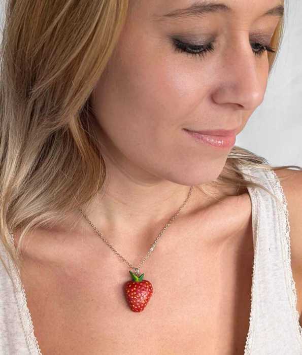 JORDGUBBE HALSBAND, HALV-STOR