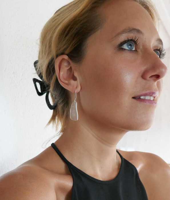 BEACH GLASS HOOK ÖRHÄNGEN, KORT