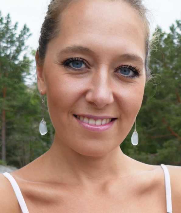 BEACH GLASS STÅNG ÖRHÄNGEN, MEDIUM-SILVER