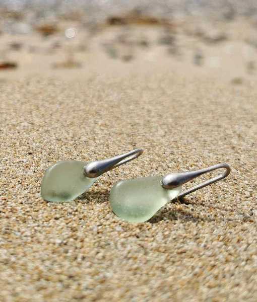 BEACH GLASS TEAR DROP ÖRHÄNGEN