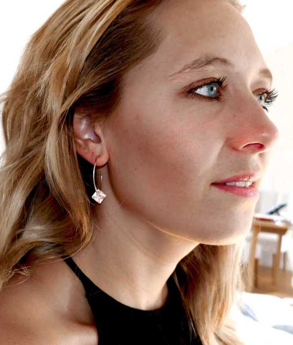 CRYSTAL LOOP ÖRHÄNGEN, SILVER