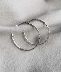 ENTWINED LOOP ÖRHÄNGEN, STORA/SILVER