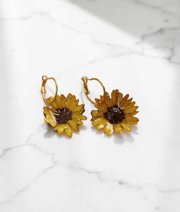 GUL PRÄSTKRAGE ÖRHÄNGEN, MEDIUM