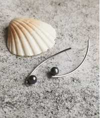 SEA PEARLS KONVEX ÖRHÄNGEN, SILVER