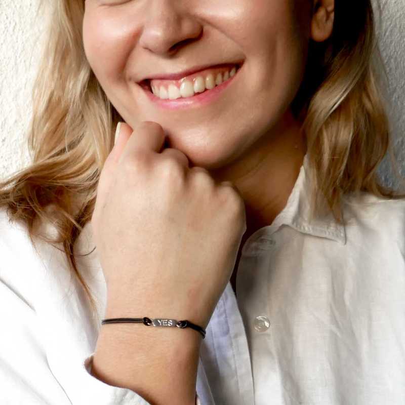 " YES" LÄDER OCH SILVER ARMBAND