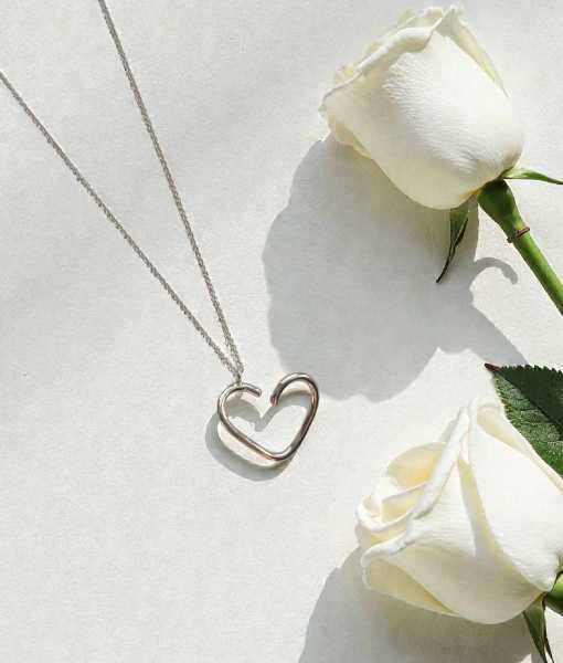 OPEN HEART HALSBAND, SILVER-LITEN