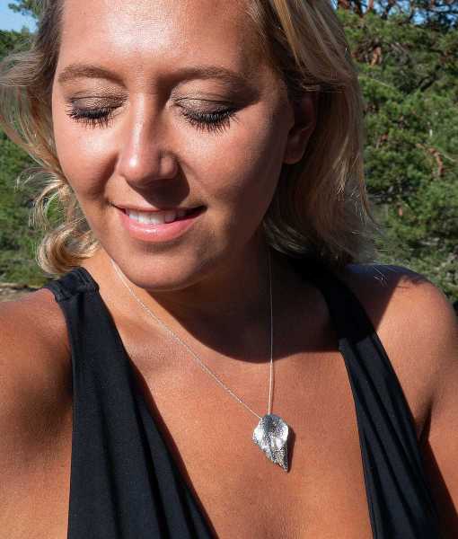 SEA PEARLS IN LEAF HALSBAND