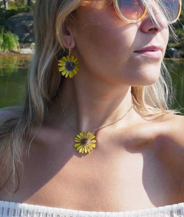 GUL PRÄSTKRAGE HALSBAND