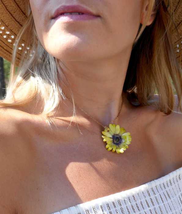 GUL PRÄSTKRAGE HALSBAND