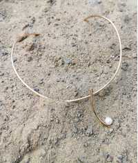 SEA PEARLS KONVEX HALSBAND, GULD